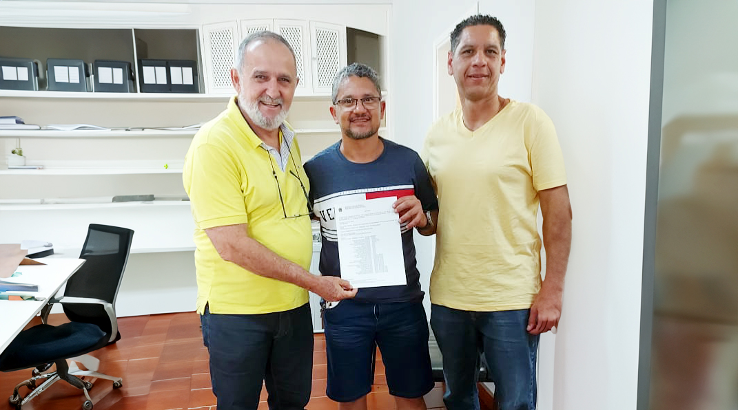 Presidente Aires entrega Certidão Sindical ao SINTAP para reforçar defesa dos Servidores municipais