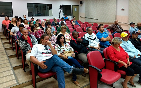 Servidores de Porto Feliz realizam protesto na Câmara e em praça pública. Fesspmesp apoia ação sindical