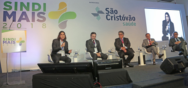 Líderes sindicais e especialistas debatem mudanças nas relações de trabalho