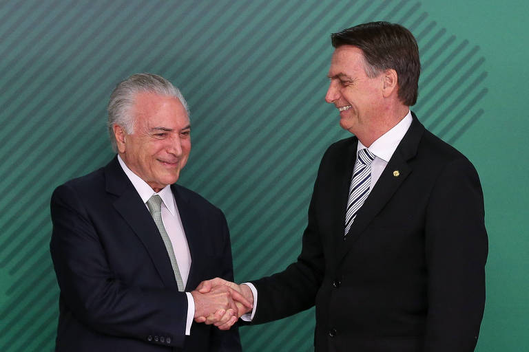 Problema não é número de servidores, mas salários altos, diz Temer a Bolsonaro