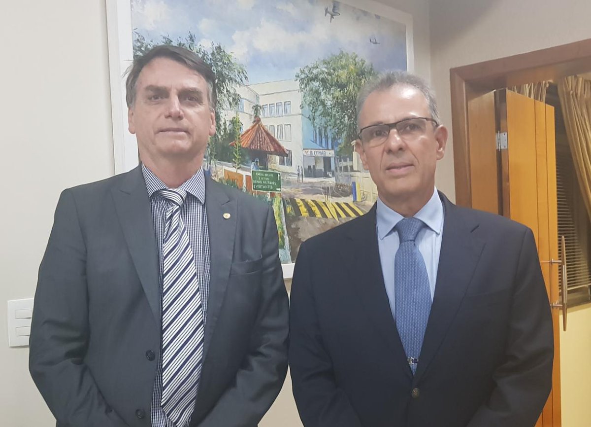 Bolsonaro anuncia o almirante de esquadra Bento Costa Lima Leite como novo ministro de Minas e Energia