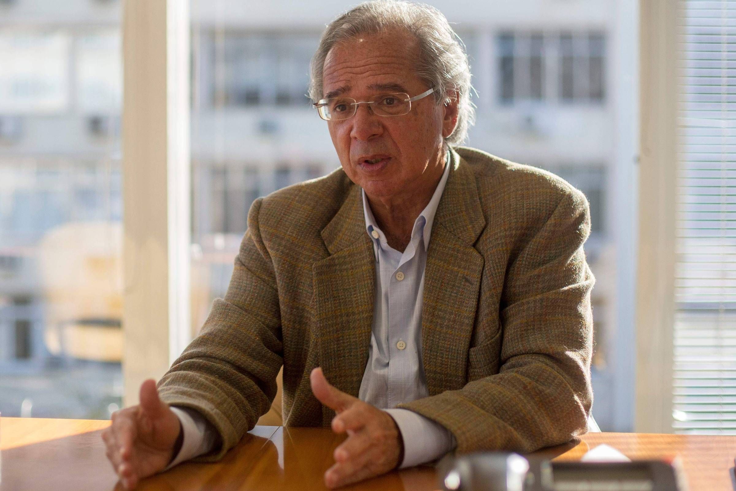 Paulo Guedes quer fim do investimento em cultura pelo Sesc