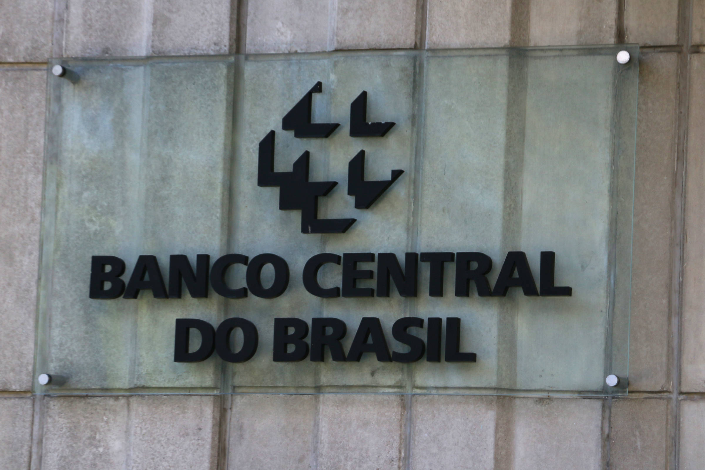 BC quer que banco filtre dado do Coaf e deixe de vigiar parente de político