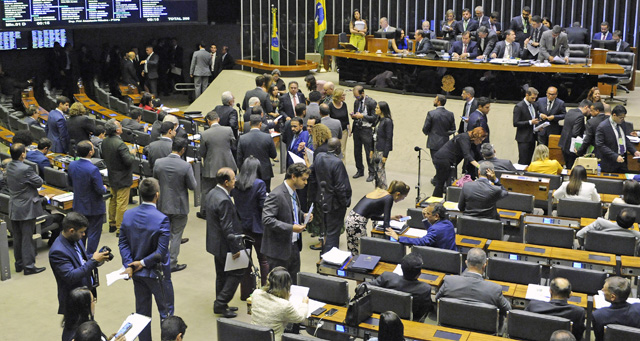 Deputados aprovam projeto que torna crime assédio moral no ambiente de trabalho