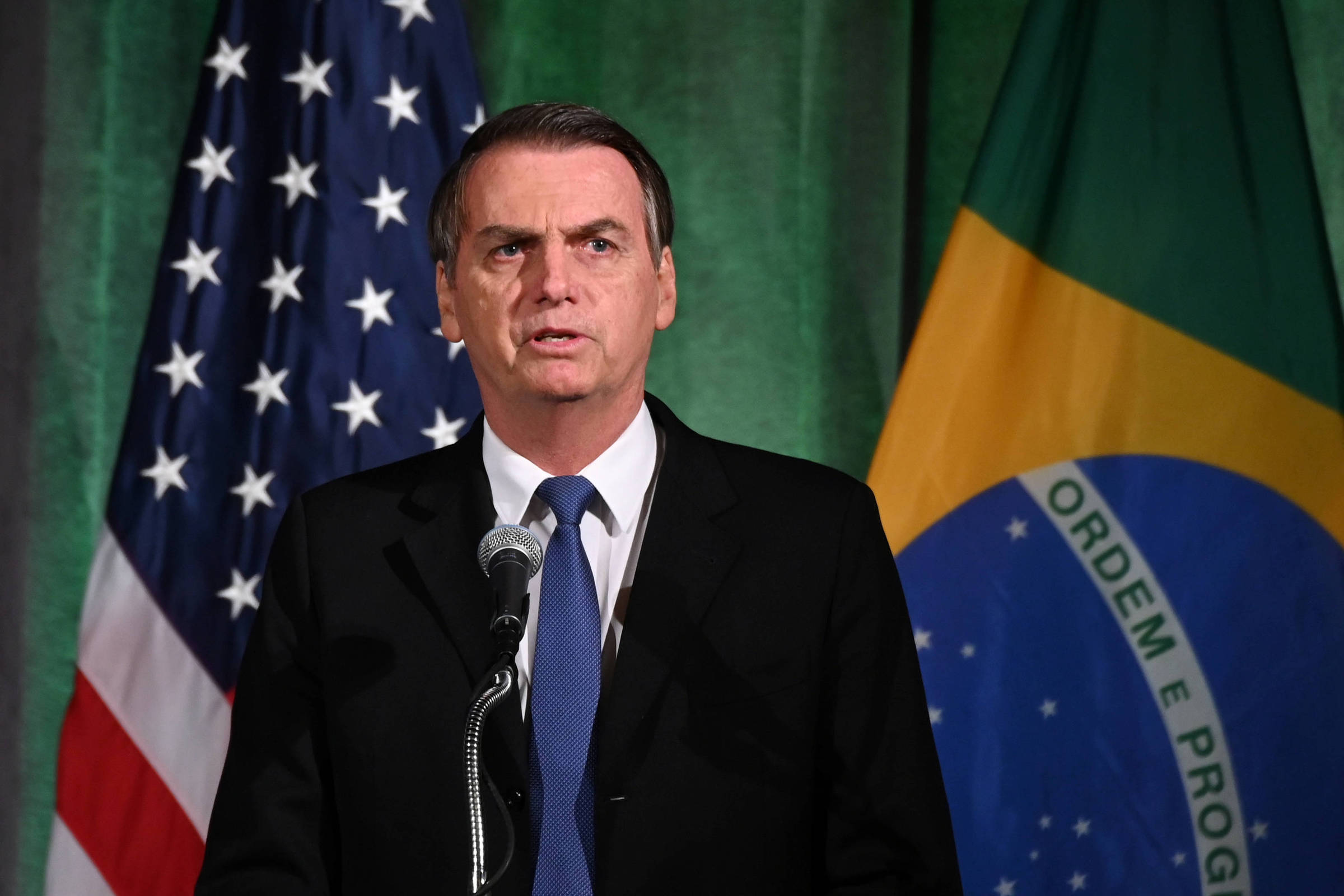 Bolsonaro isenta cidadãos de EUA, Austrália, Canadá e Japão de visto para o Brasil