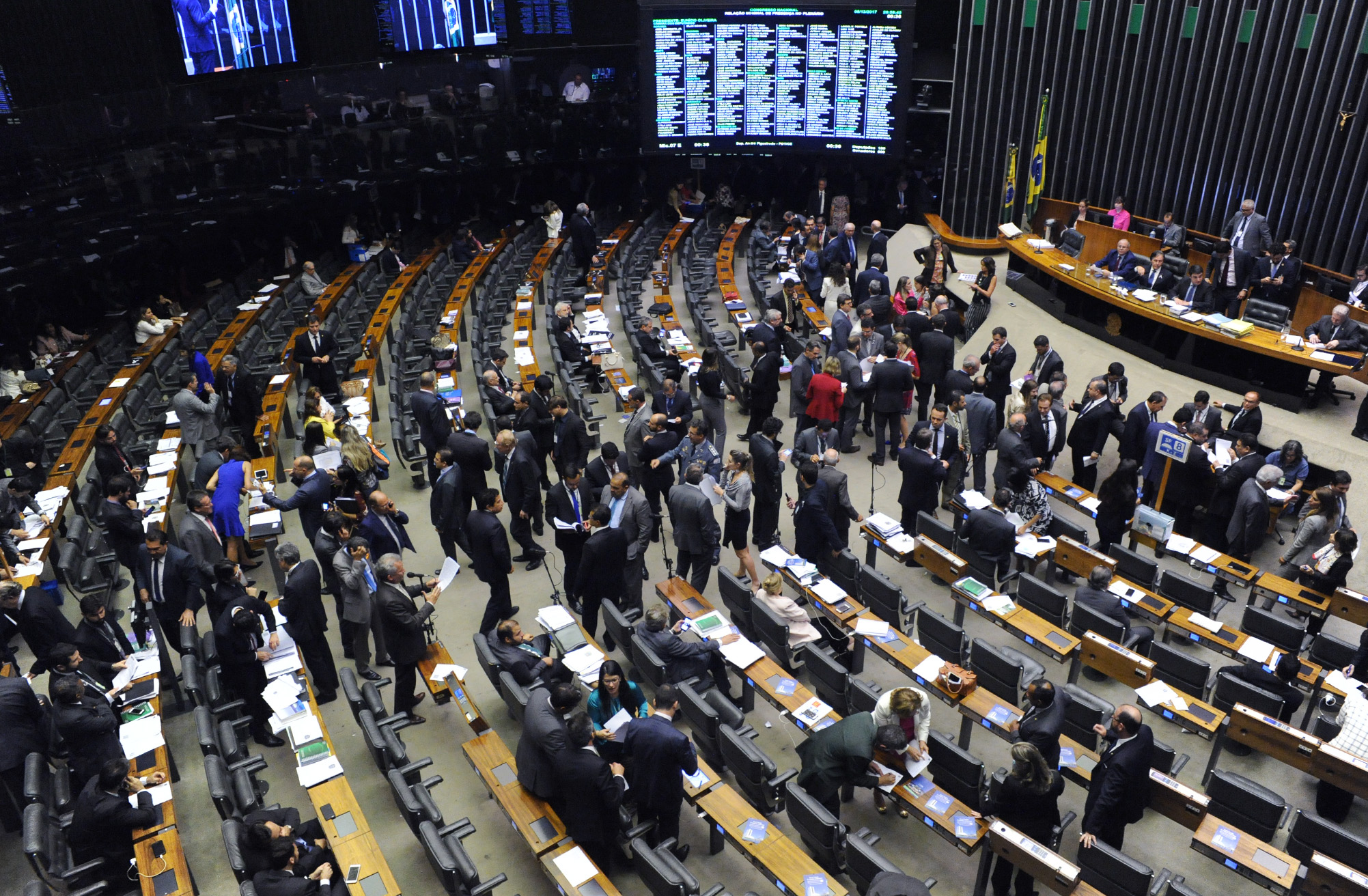 Apenas 95 deputados apoiam incondicionalmente a reforma de Bolsonaro