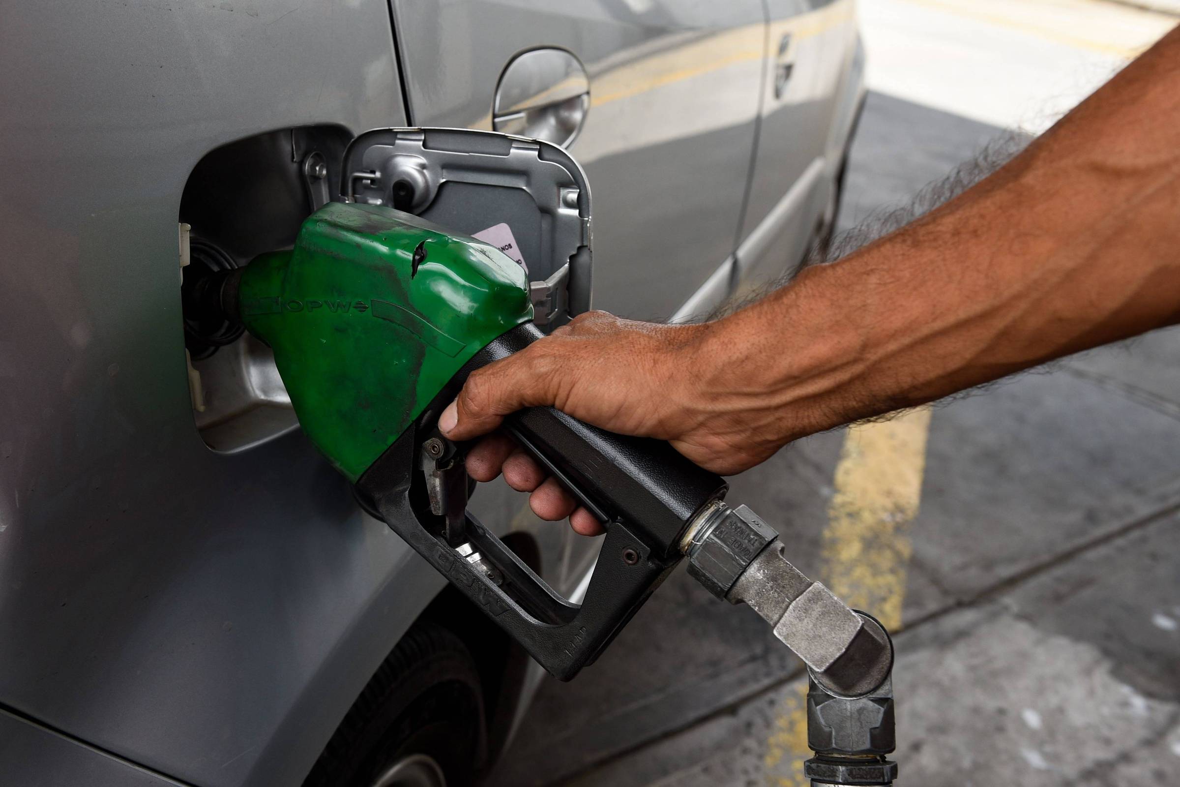 Petrobras recua horas após anunciar alta no preço do diesel