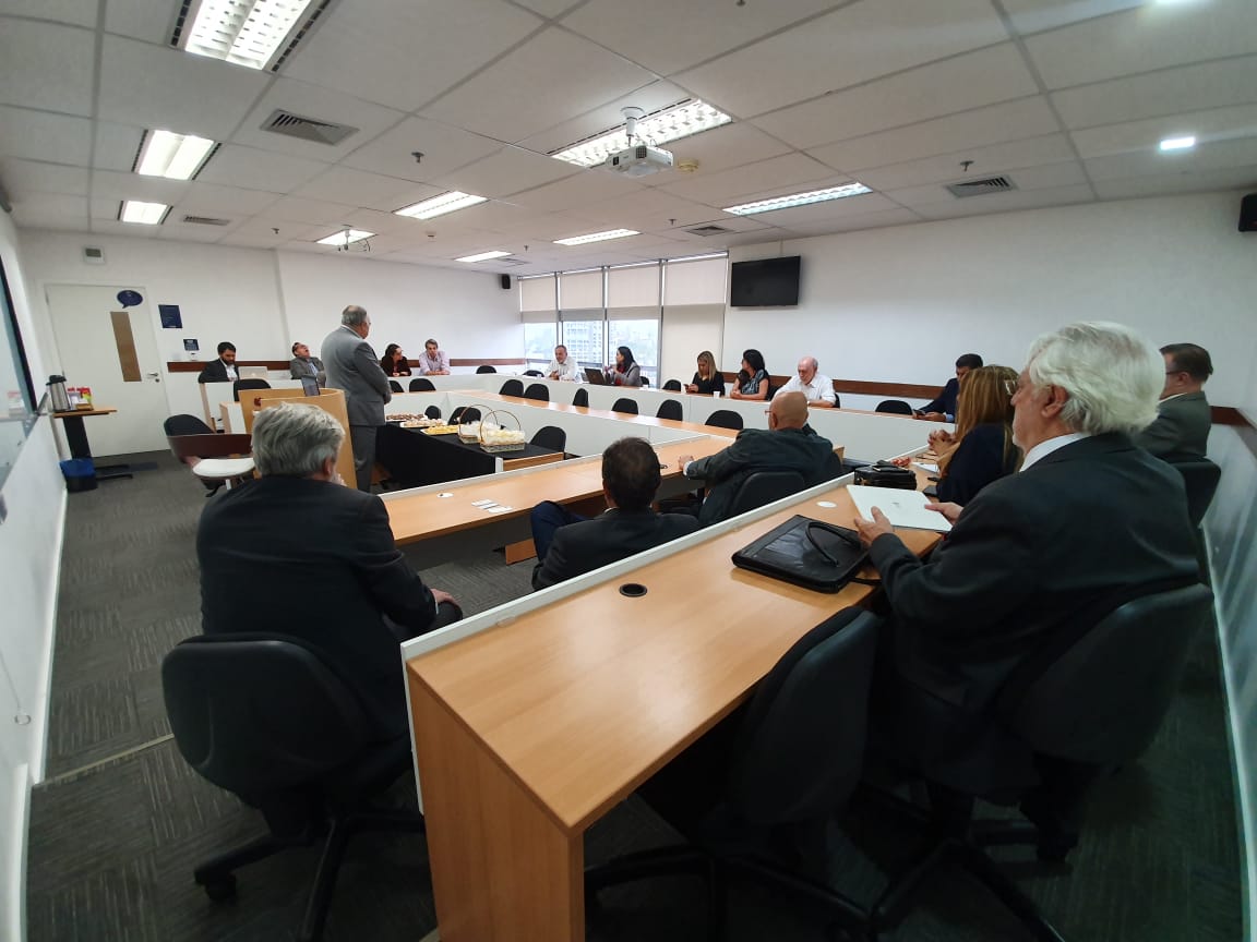 Aires Ribeiro, Presidente da FESSPMESP, participa de debate da USP sobre os rumos do movimento sindical