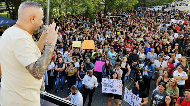 Guarulhos/SP | Mais de 1.000 Servidores lutam por justiça salarial e ocupam o Paço Municipal em ato de paralisação