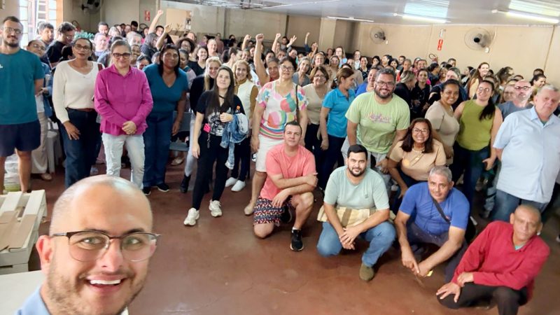 Pontal/SP | Servidores encerram greve após quatro dias e garantem 5% de reajuste salarial e 22% de aumento no vale alimentação