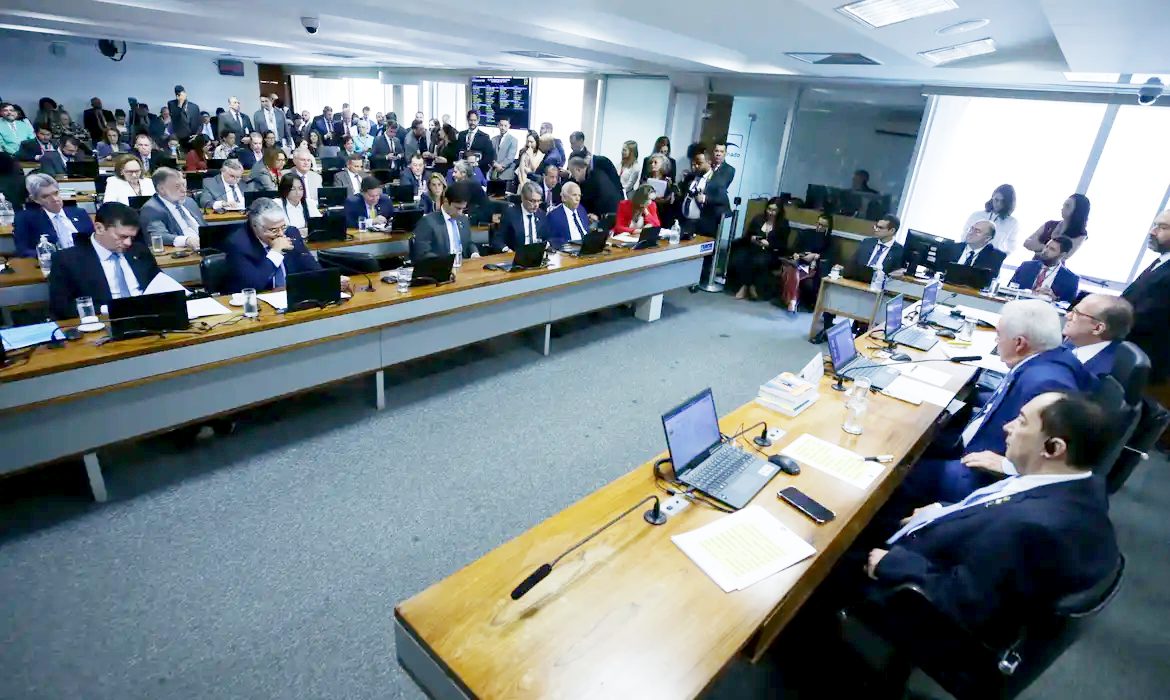 Após forte pressão popular, CCJ do Senado rejeita PEC da Blindagem por unanimidade. Próximo passo é barrar a anistia!