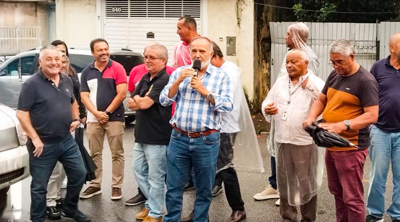 Carapicuíba/SP | Fesspmesp marca presença em forte manifestação dos Servidores contra descaso da Prefeitura