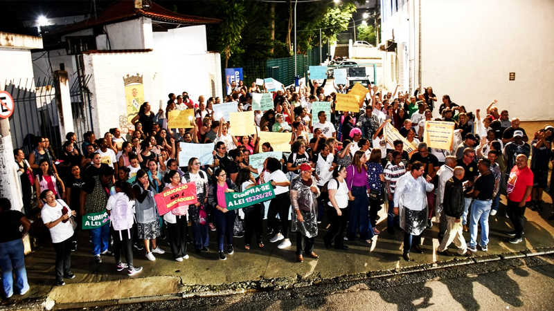 Carapicuíba/SP | Fesspmesp marca presença em forte manifestação dos Servidores contra descaso da Prefeitura